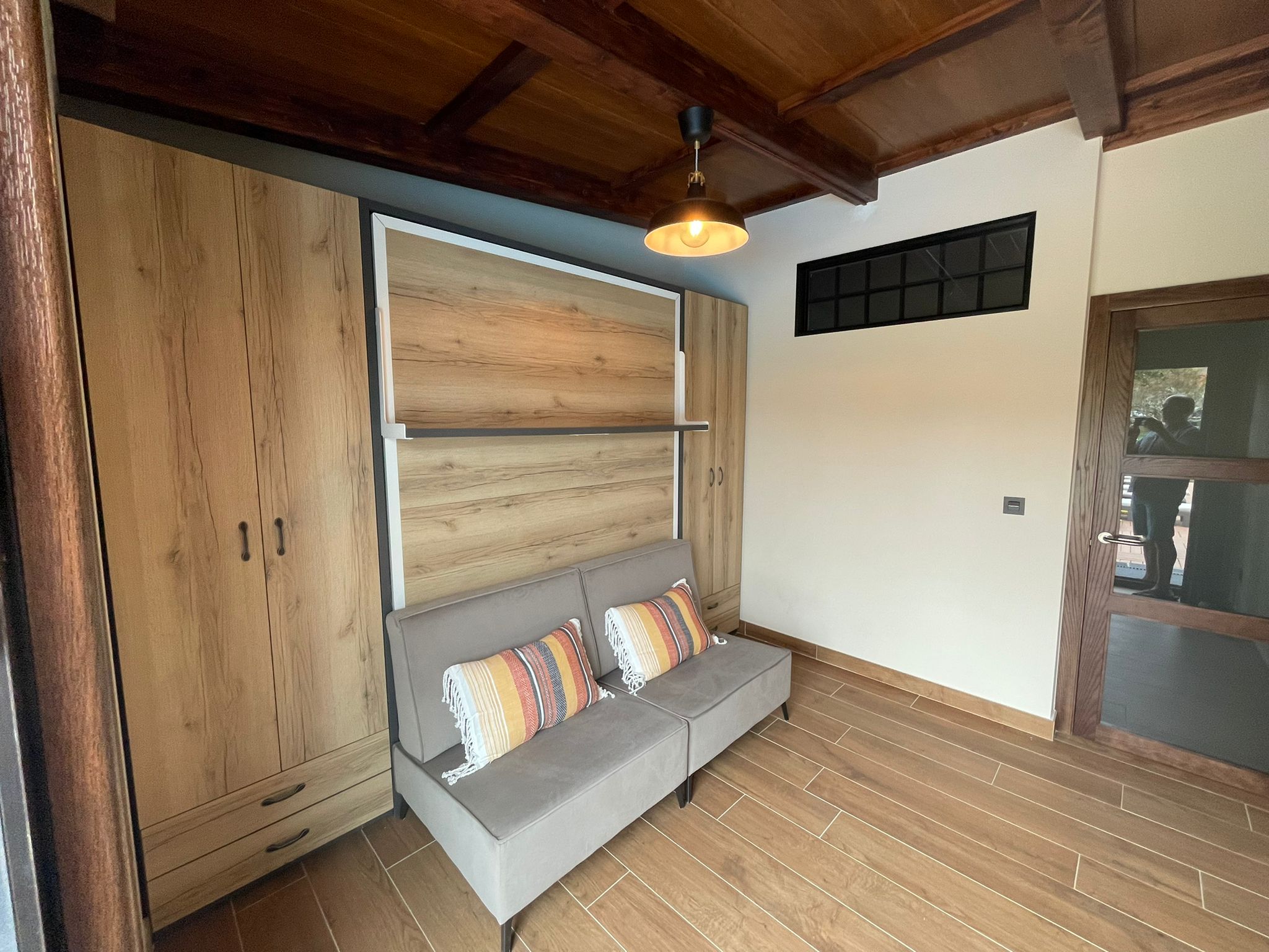 Cama abatible con sofá-min