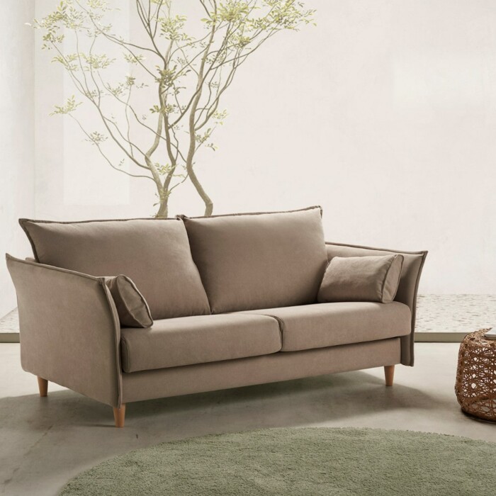 Esta foto muestra el sofá cama de apertura italiana Tabat. Color gris/beige con patas de madera.
