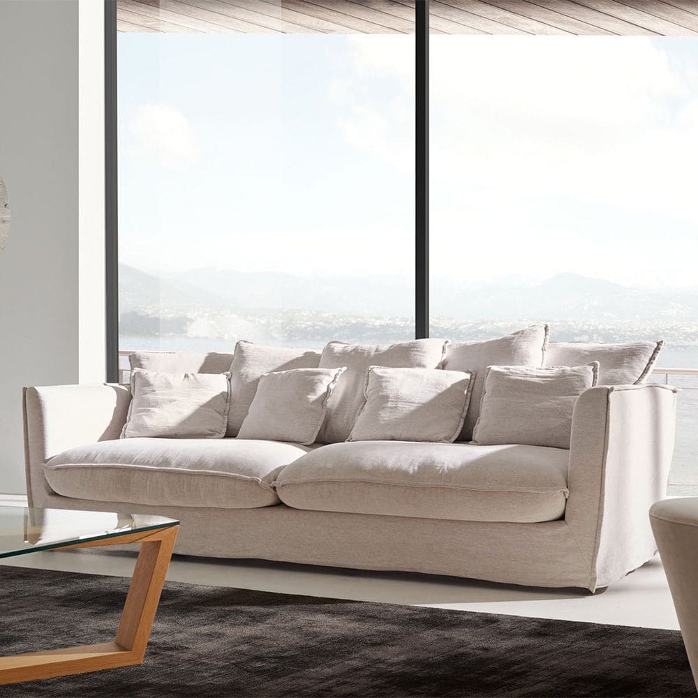 Detalle del sofá Loft de Beltá Frajumar, tapizado y diseño moderno